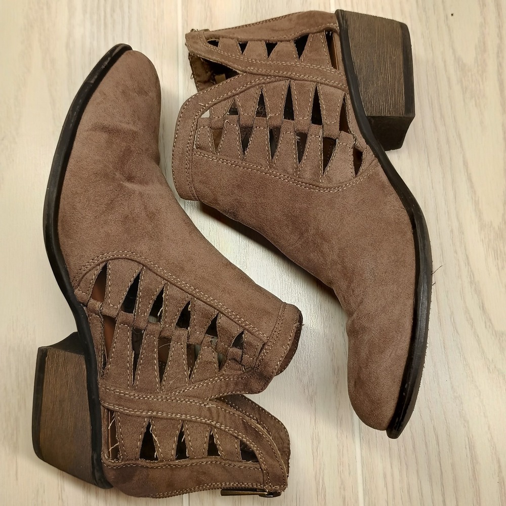 BAMBOO Womens Sadie-35S Size 6 Ankle Booties Brown Cuban Heel Zip Up‎ Geometric - Picture 2 of 10